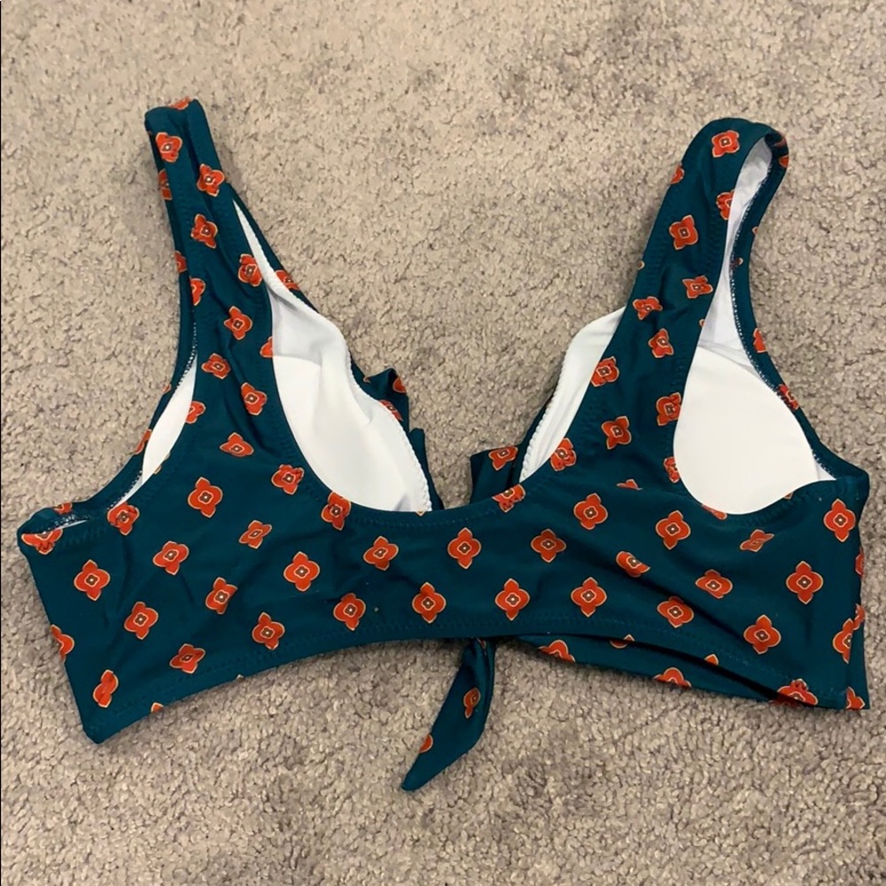 Bikini - Picture 2 of 3